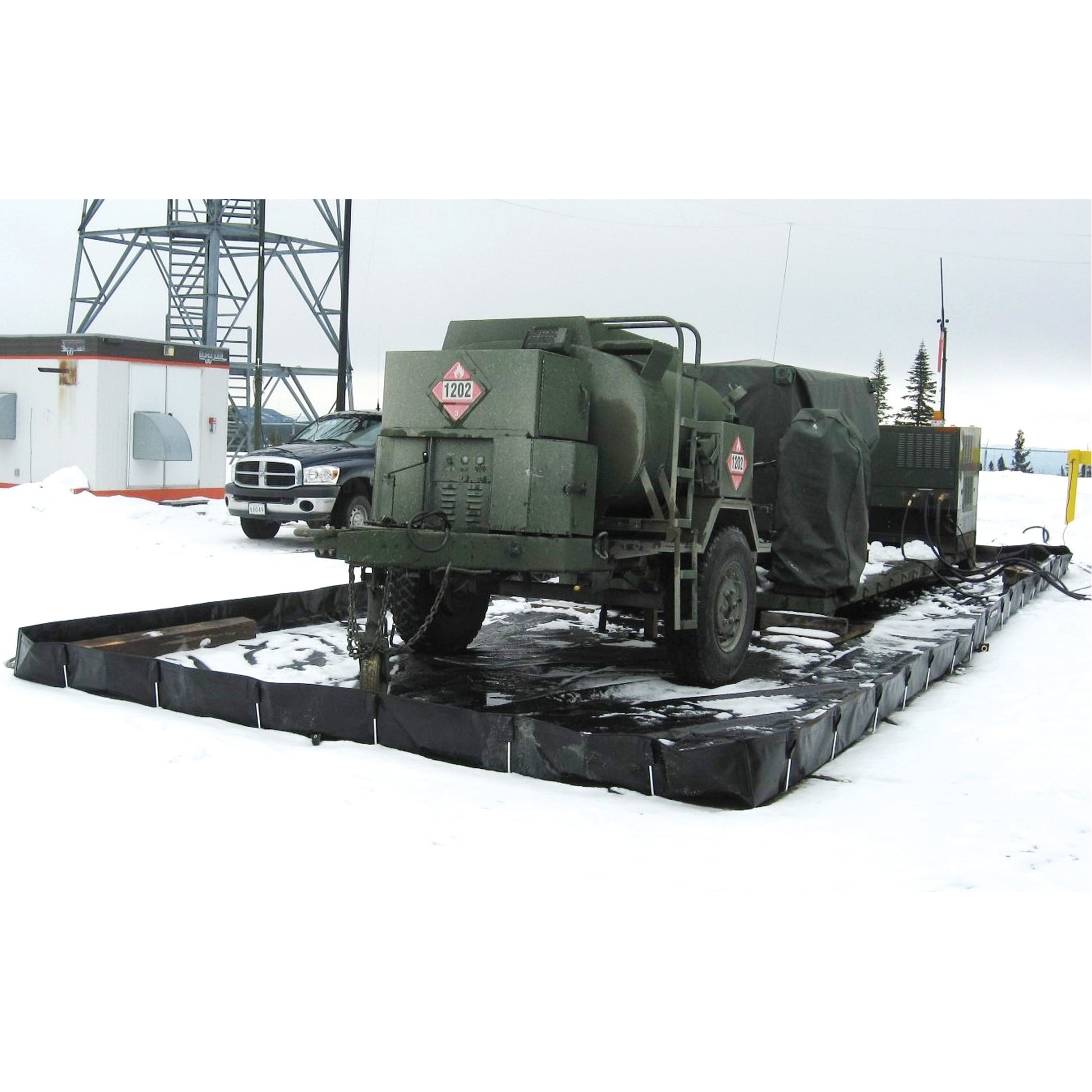 SEI Industries Insta-Berm™ L-Rod, 1122 US gal. Capacity, 10' W x 15' L x 12" H, L-Bracket