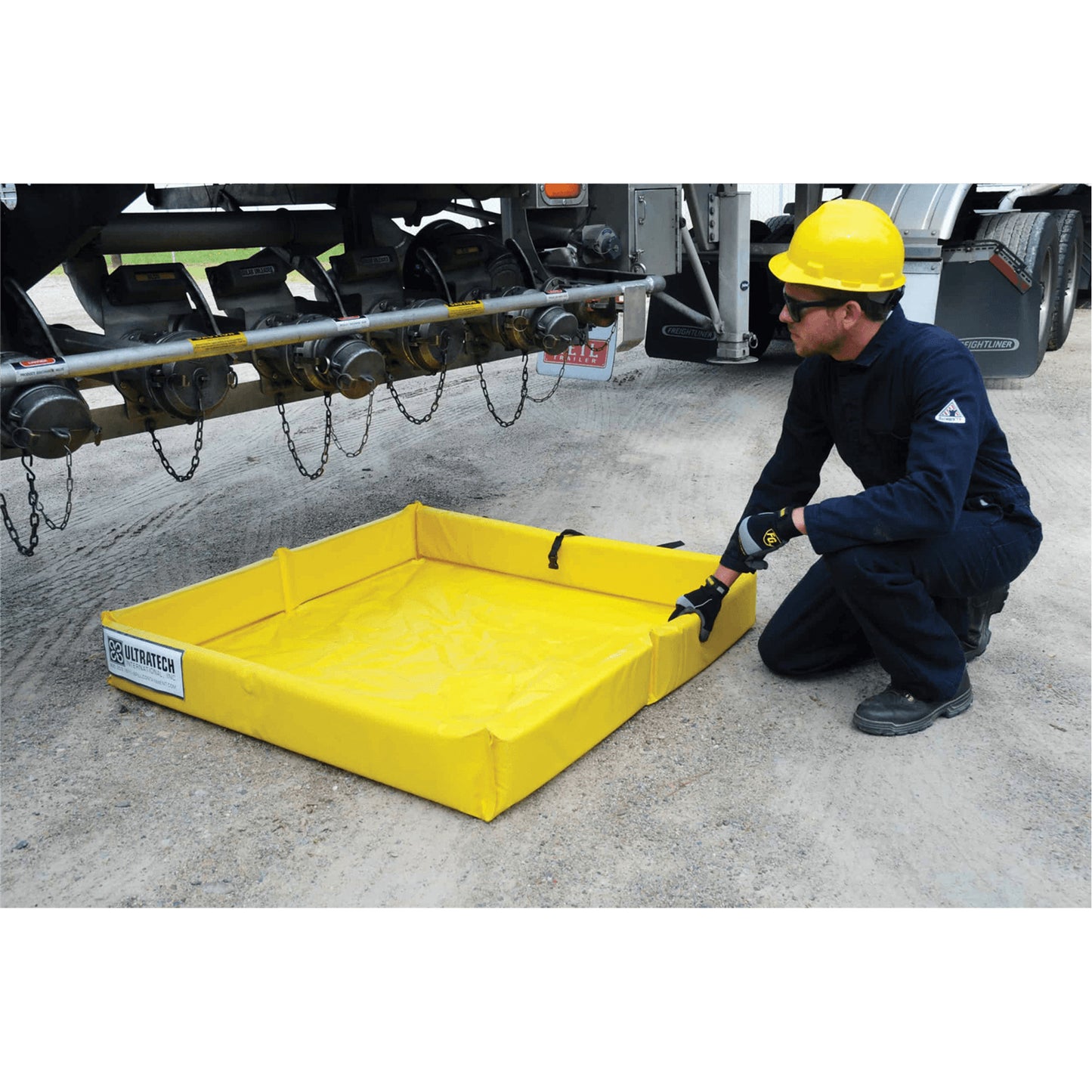 Ultratech Ultra-Mini Berm®, 15 US gal. Capacity, 2' W x 2' L x 6" H, Foam Wall